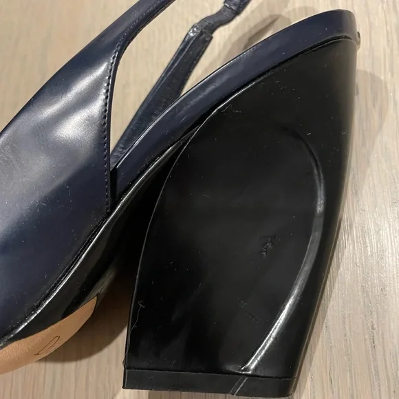 Christian Dior with open-toe shoes, blue navy leather with black leather heels - Picture 7 of 9